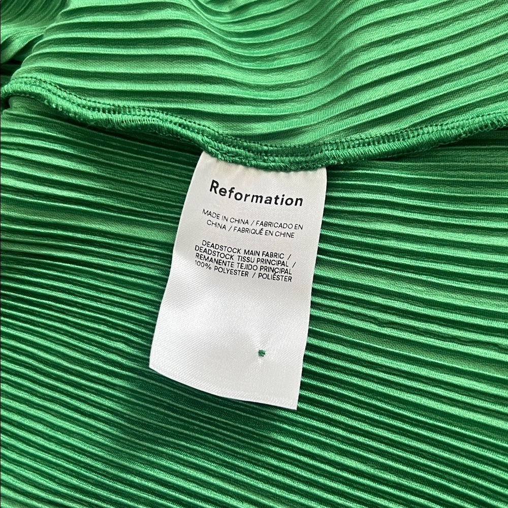 Reformation Laylin Plisse Green Oversized . Size M - Picture 13 of 14